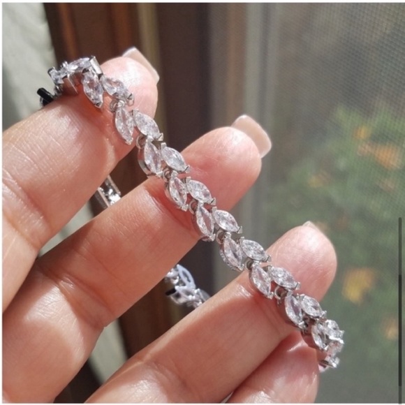 Swarovski Elements White Gold Plated Marquis Tennis Bracelet NEW - Picture 4 of 7